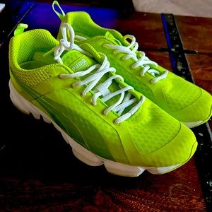 Size 10 lightweight puma sneakers